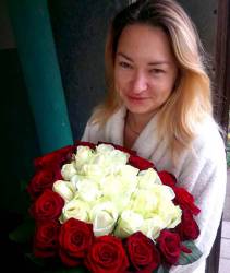 Delivery of a heart from roses to Ivano-Frankivsk Heart of red roses delivered by courier in Ivano-Frankivsk