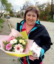Bouquet of gerberas and candies Rafaello with delivery Courier delivery of flowers and sweets in Kirovograd