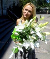 Beautiful bouquet of white flowers delivered to Uzhgorod Bouquet of white lilies with delivery