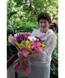 Send flowers to Kharkov Mixed bouquet of lilies and roses delivered by courier