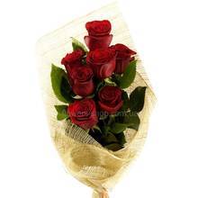 Букет из красных импортных роз упакованных в сетку