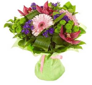 Букет их хризантем, гербер, орхидей цимбидиум