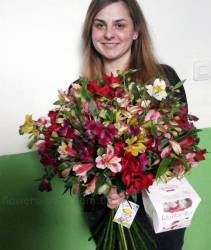 Flowers and sweets are delivered in Zhitomir Delivery of alstroemerias in Zhitomir