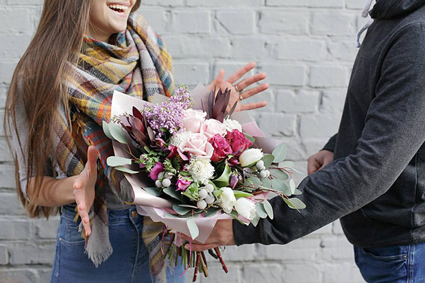 Преимущества покупки цветов онлайн или зачем нужна доставка цветов в Волжском и Волграде