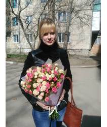 Bouquet of small roses on the day of March 8