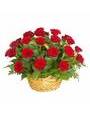 Красные розы с ледервареном в корзине