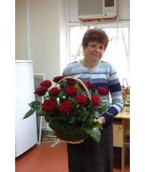 A basket of roses delivered to Vinnitsa