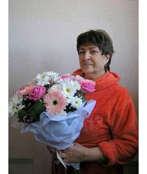 Delivery bouquet of roses and chrysanthemums in Lugansk