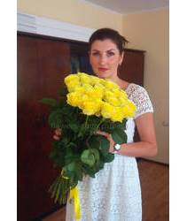 Yellow roses delivered to Mariupol