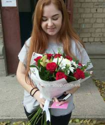 Beautiful picking bouquet of roses and alstromeries Send flowers to the recipient in Nikolaev