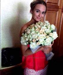 White and cream roses for a girl from Vinnitsa Bouquet of roses with delivery in Vinnitsa