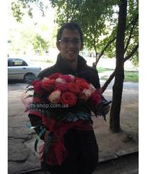 Парень с цветами