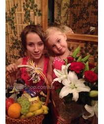 Фото доставки подарка для девушки и ее доченьки