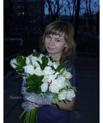 Девушка из Смелы с шикарным белым букетом