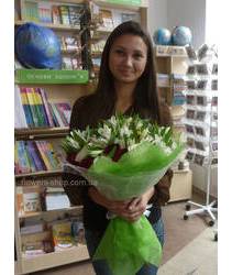 Девушка из Ивано-Франковска с букетом