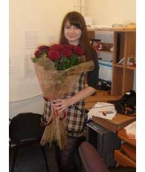Девушка из Чорткова с букетом роз
