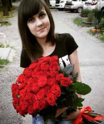 Девушка с букетом роз Гран При - фото