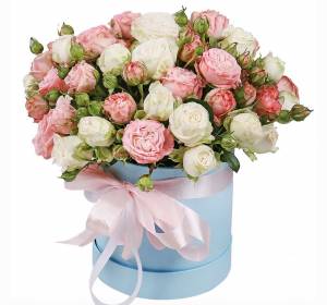 Кустовые розы в шляпной коробке