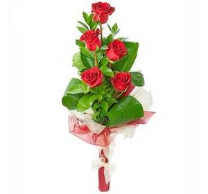 Каскадный букет из импортных красных роз