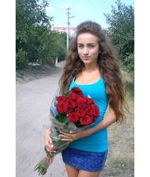 Courier delivery of red roses in Konotop Girl with roses in Konotop
