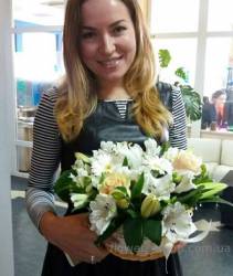 Delivery of flower arrangement is made in Kotovsk The composition of flowers in the hands of the recipient