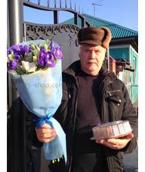 Recipient in Irpen with flowers and a cake