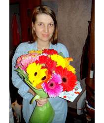 Flowers and chocolates delivered to Sarni