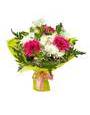 Букет с хризантемами, розовыми герберами и альстромериями, в упаковке