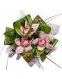Букет с розовыми орхидеями и декоративной зеленью