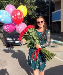 Flowers and balls for a girl from Kherson Delivery of imported roses in Kherson