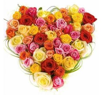 Сердце из разноцветных роз