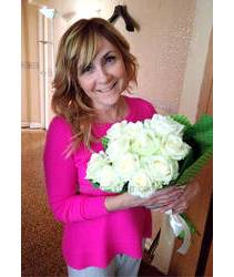 White roses Avalanche delivered Dneproprudnyi